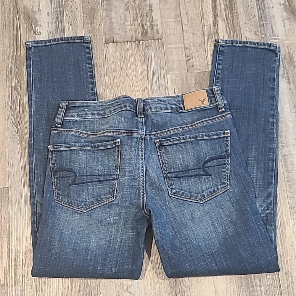 American Eagle "Skinny Jeans" Size 6| Medium Wash - Picture 2 of 5